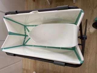 Bañera Stokke Flexi Bath con patas y asiento