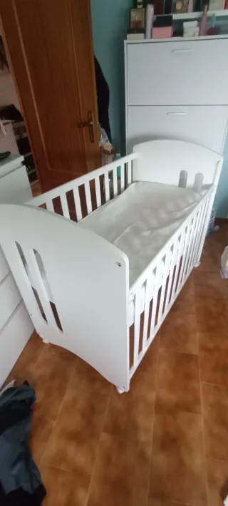Cuna bebé blanca + colchón