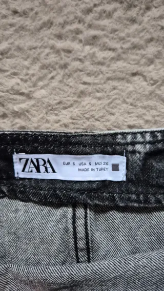 Falda Zara efecto lavado con tachuelas