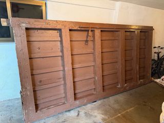 Portón de madera restaurado