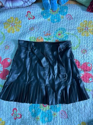 Falda efecto piel Stradivarius