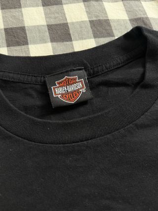 Camiseta Harley-Davidson Negra con Diseño de Fuego