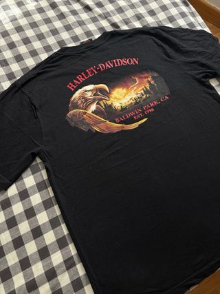 Camiseta Harley-Davidson Negra con Diseño de Fuego