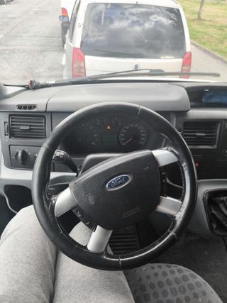 Furgoneta de la marca Ford Transit