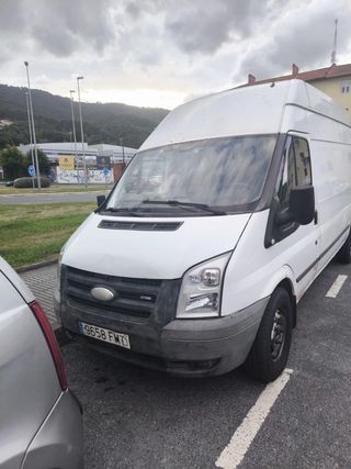Furgoneta de la marca Ford Transit
