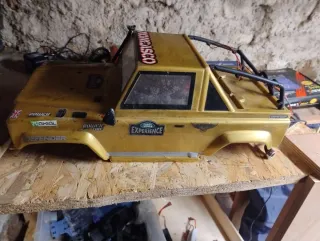 Scocca Land Rover Defender Dorata