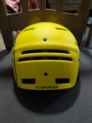 Casco La Sportiva.