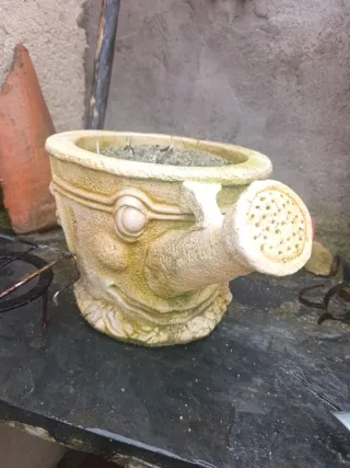 Maceta Regadera cemento, original.
