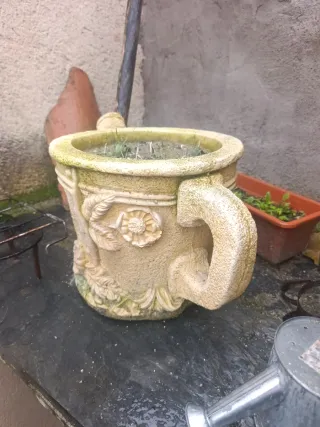 Maceta Regadera cemento, original.