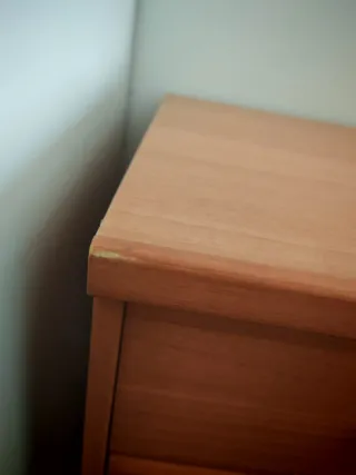 Mesita de noche de madera