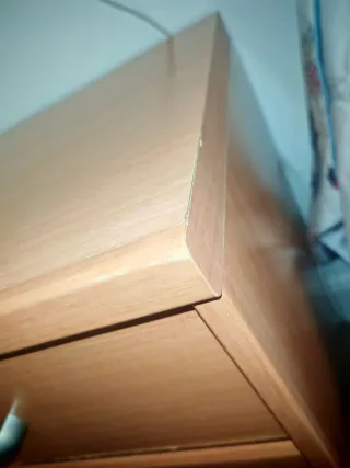 Mesita de noche de madera