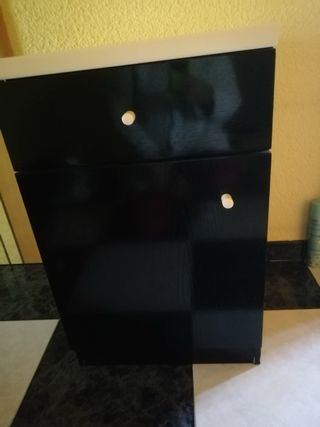 Estantería ,vitrina y mueble bajo