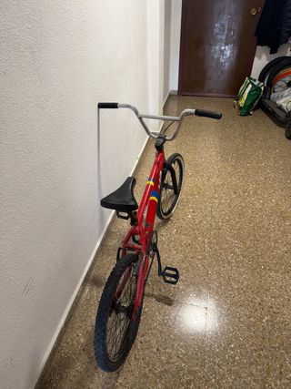 Bicicleta BMX Monty Roja