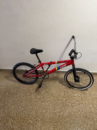 Bicicleta BMX Monty Roja
