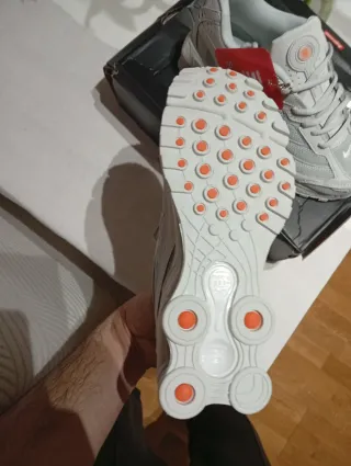 Zapatillas Nike Shox R4 Gris Naranja unisex