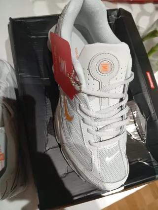 Zapatillas Nike Shox R4 Gris Naranja unisex