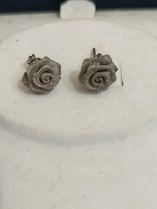 Collar y pendientes de plata con rosas