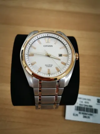 Reloj Citizen Eco-Drive Super Titanium Dorado