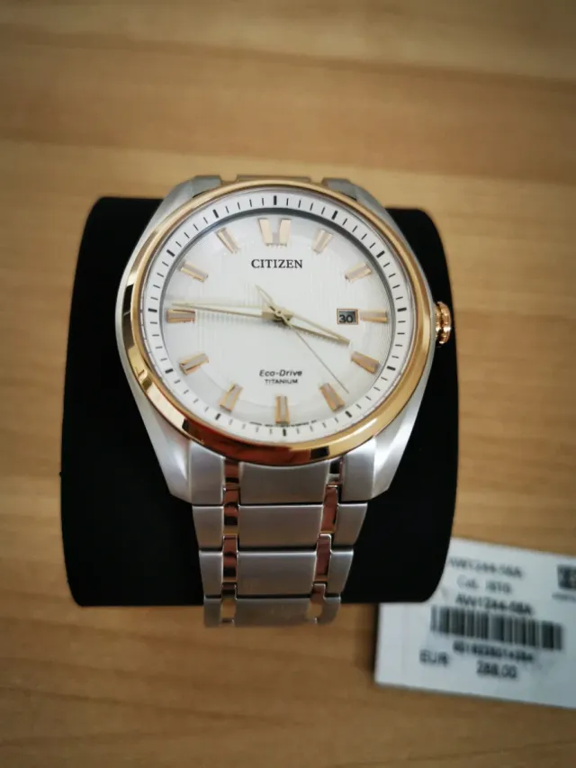 Reloj Citizen Eco-Drive Super Titanium Dorado