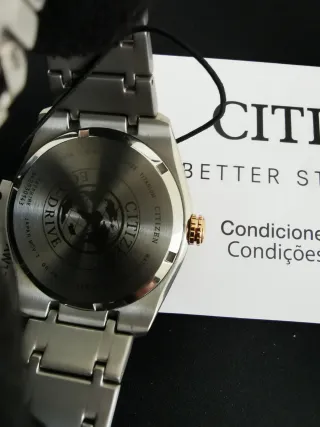 Reloj Citizen Eco-Drive Super Titanium Dorado