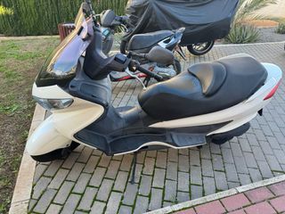 Suzuki Burgman 125cc Maxi Scooter