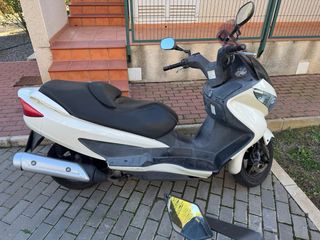Suzuki Burgman 125cc Maxi Scooter