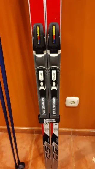 Esquís de fondo Fischer y bastones