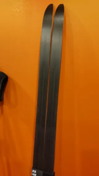 Esquís de fondo Fischer y bastones