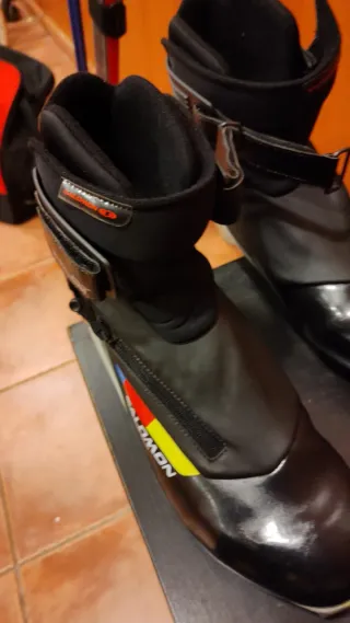 Esquís de fondo Fischer y bastones