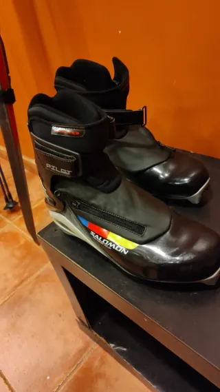 Esquís de fondo Fischer y bastones