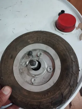 Rueda patinete eléctrico antiguo