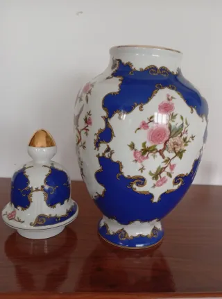 Jarrón tibor de porcelana azul y dorado