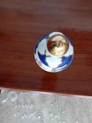 Jarrón tibor de porcelana azul y dorado