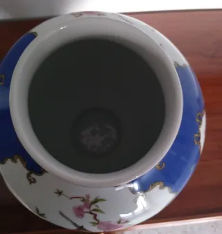 Jarrón tibor de porcelana azul y dorado