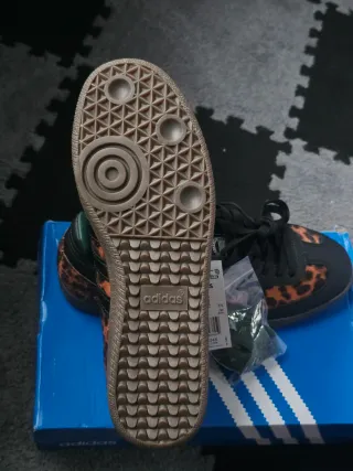 Los dos zapatillas por 60€