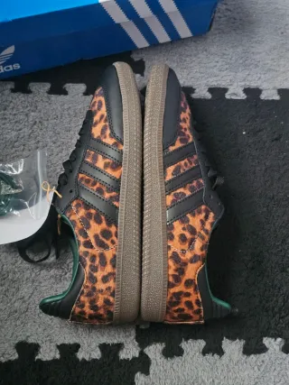 Los dos zapatillas por 60€