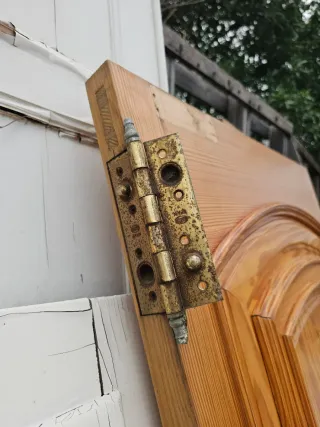 Puerta de entrada de madera