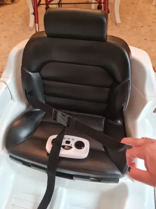 Coche eléctrico de niño Mercedes GLA-Class blanco