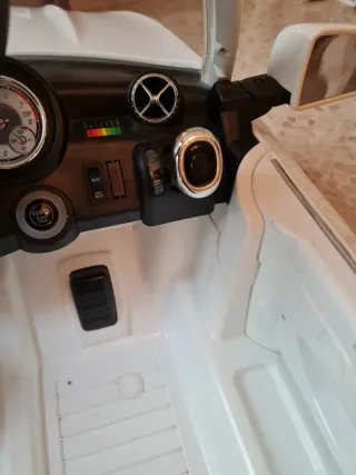 Coche eléctrico de niño Mercedes GLA-Class blanco