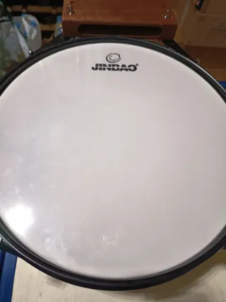 Tambor JINBAO con baquetas y correa