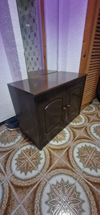Mueble TV de madera marrón