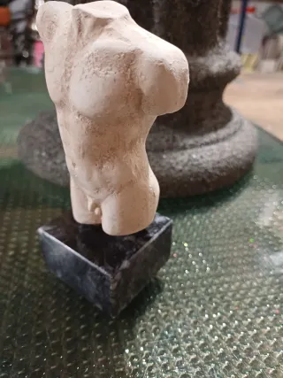 Figura Torso Masculino Desnudo