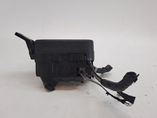 CAJA RELES / FUSIBLES MAZDA 2 LIM. ()