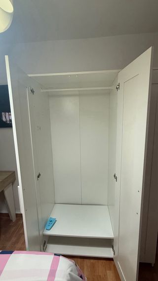 Armario blanco de madera