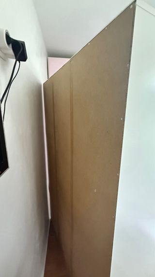 Armario blanco de madera