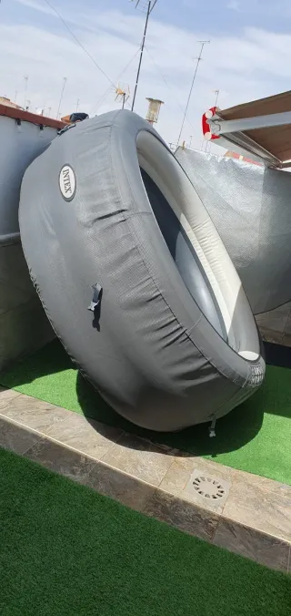 Jacuzzi gonfiabile grigio