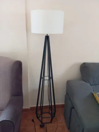 Lámpara de pie moderna metal y tela