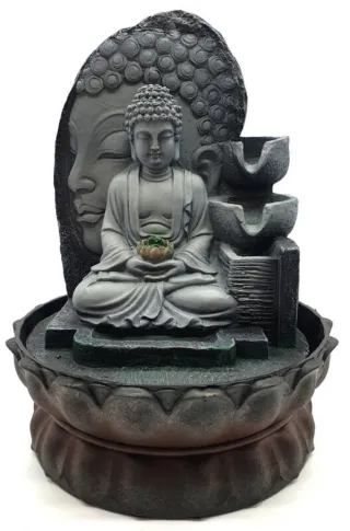Fuente de Buda con cascada de agua