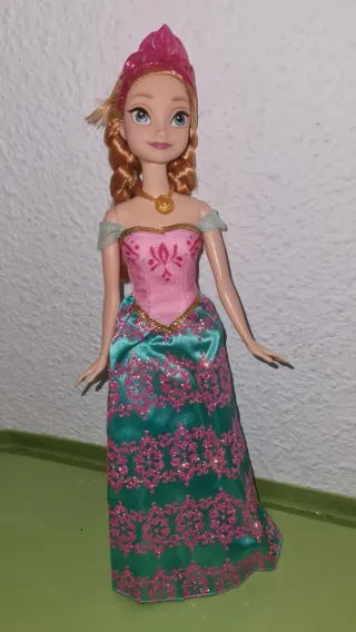 Muñeca Anna de Frozen Vestido Rosa y Verde