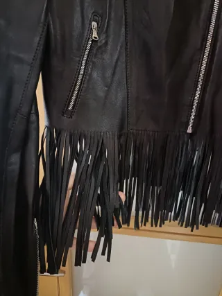 Cazadora Massimo Dutti flecos negra